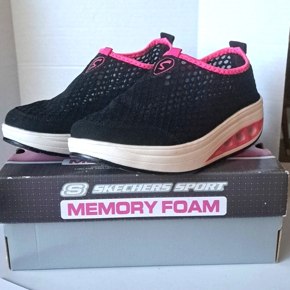 Skechers Black with Pink Trim Euro Size 41/ US 8 Slip On Mesh Uppers Lightweight - Picture 1 of 9